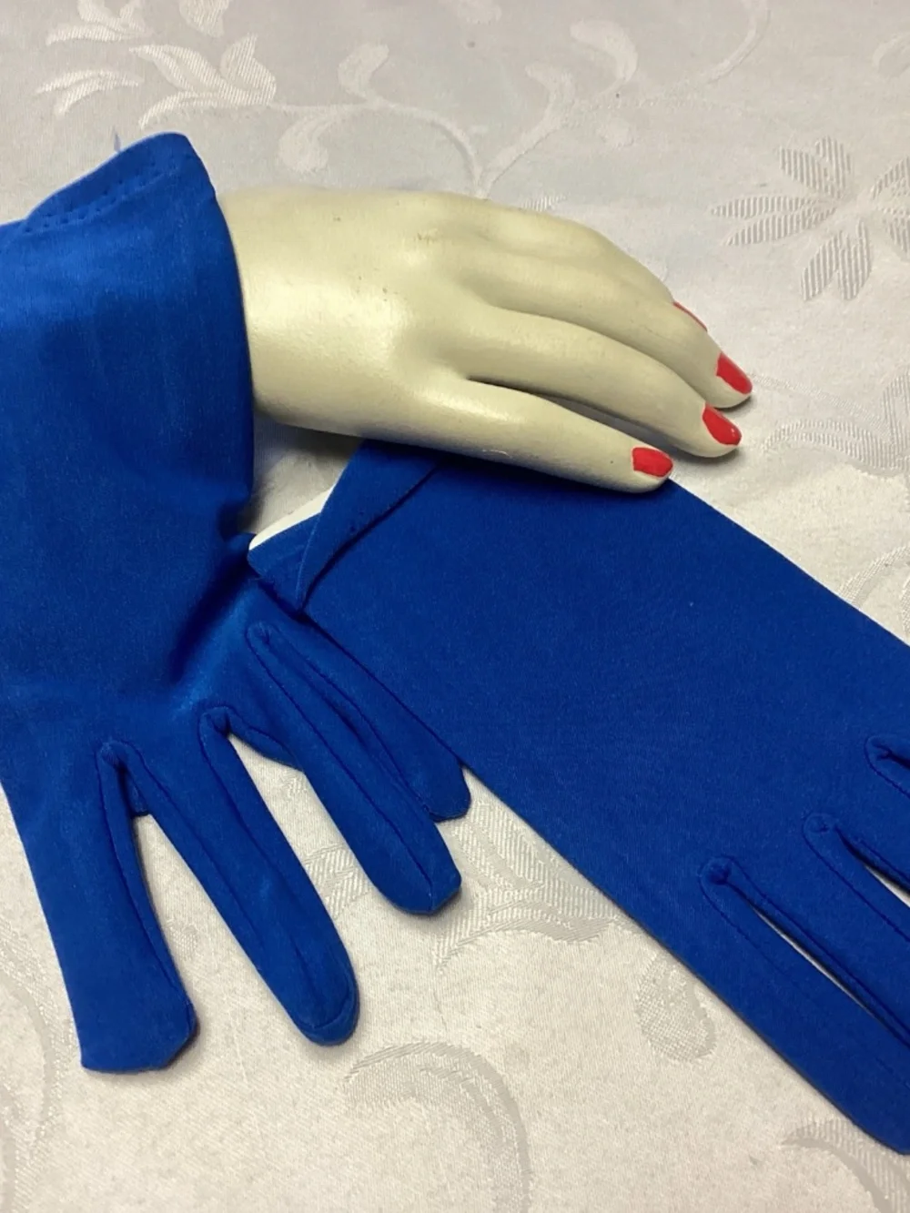 HUGE LOT LADIES VINTAGE GLOVES. MUST SEE RESALE GALORE 💙💙💙💙